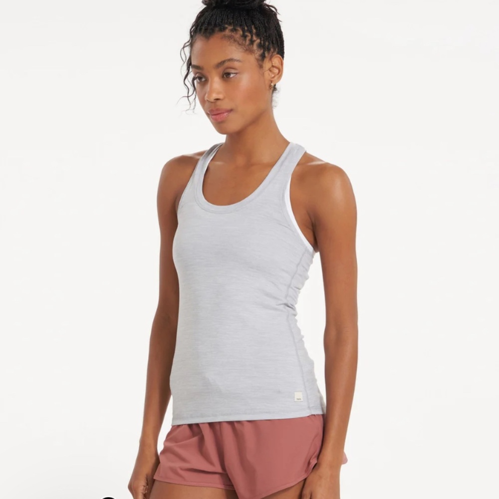 2 Vuori Tank Tops